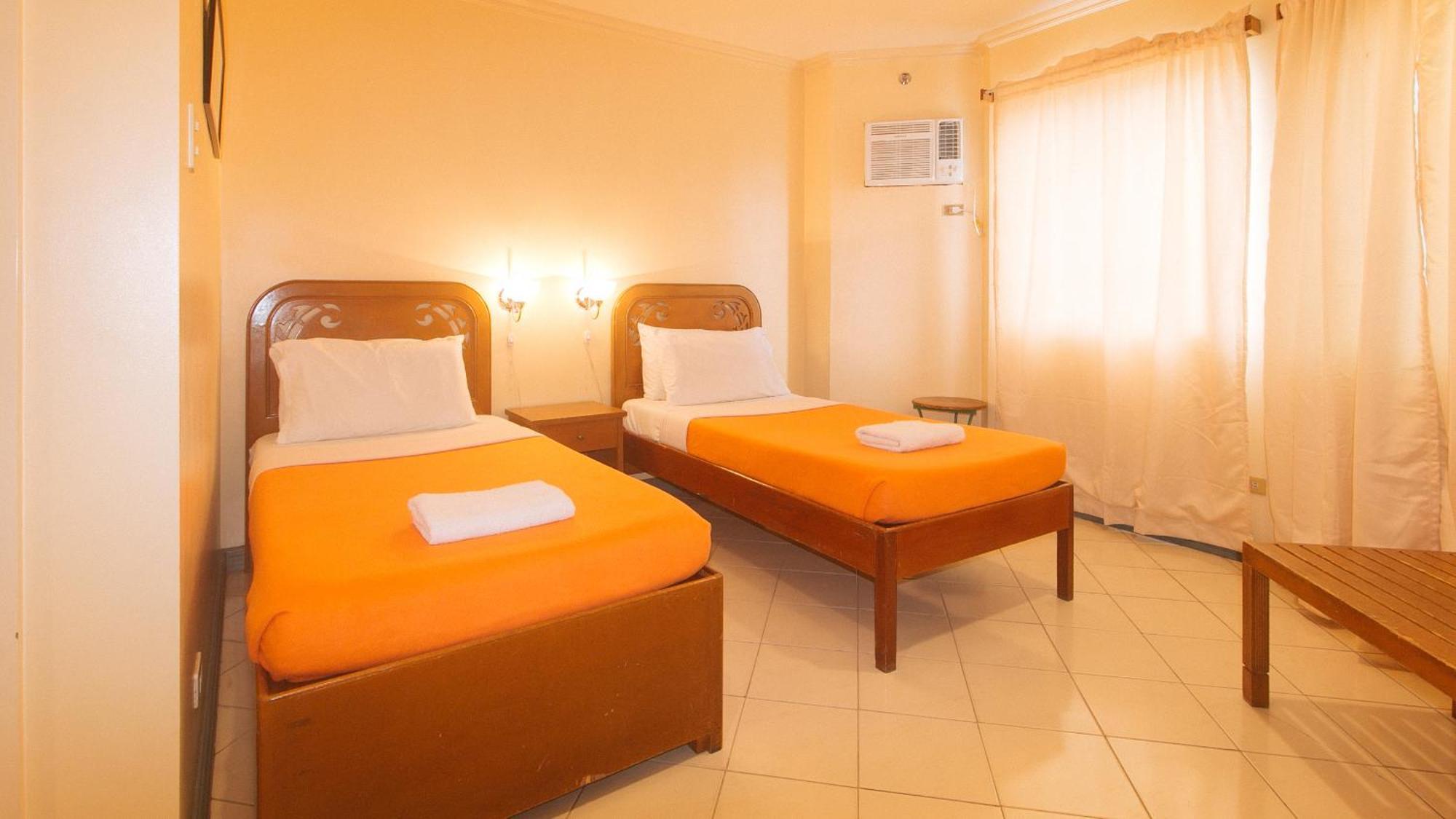 Royal Am Rei Hotel By Reddoorz Μπακολόντ Εξωτερικό φωτογραφία